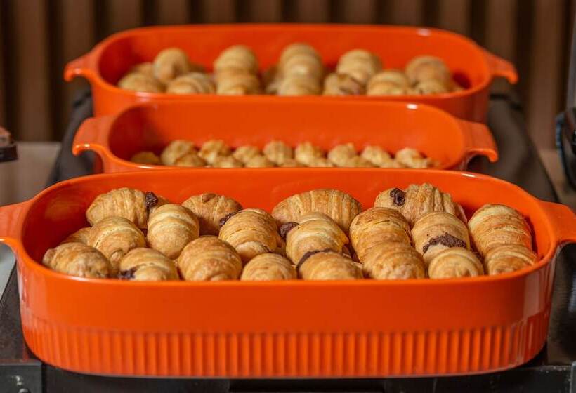 Отель Laghetto Canela