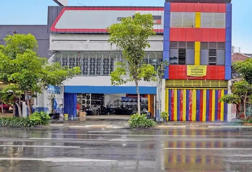 ホテル Oyo 91126 Kertajaya Residence Surabaya