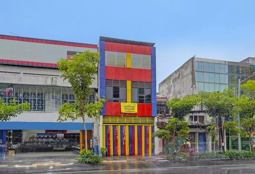 ホテル Oyo 91126 Kertajaya Residence Surabaya