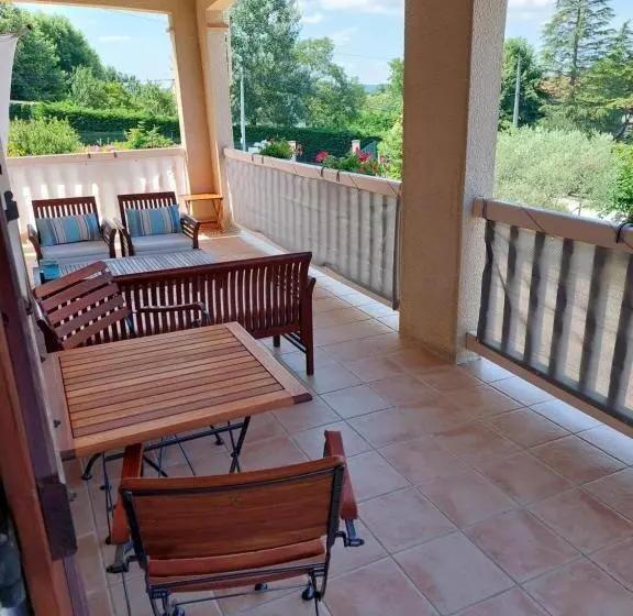 ベッドアンドブレックファースト Aux Trois Mûriers