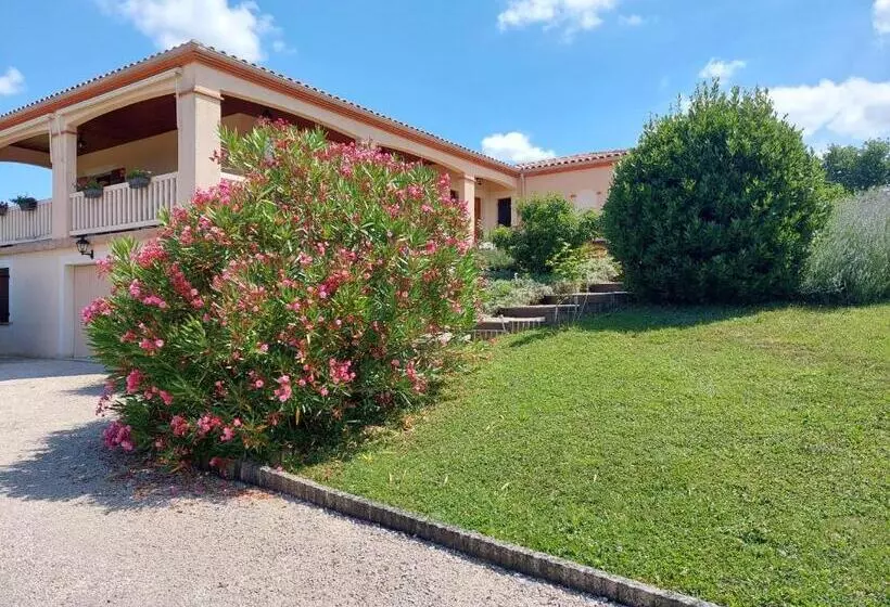 ベッドアンドブレックファースト Aux Trois Mûriers