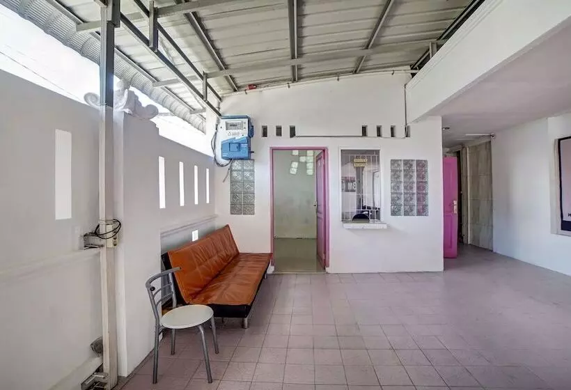 ホテル Asri Residence Near Jalan Iskandar Muda Medan Mitra Reddoorz