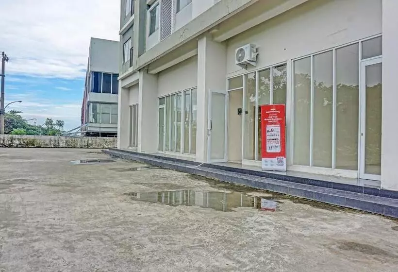 هتل Oyo 91139 Skyland Bogorienze Apartment