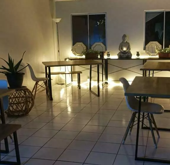 ペンション Hostal Lux