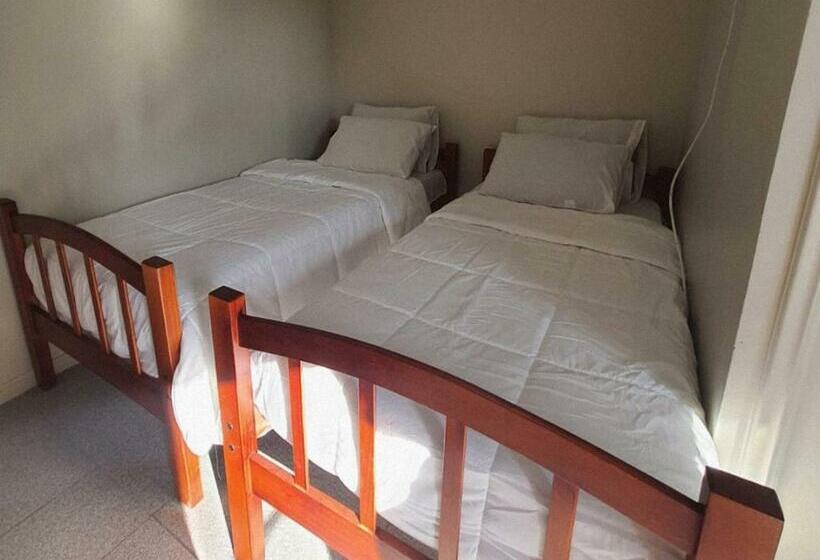פנסיון Hostal Lux