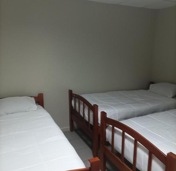 פנסיון Hostal Lux