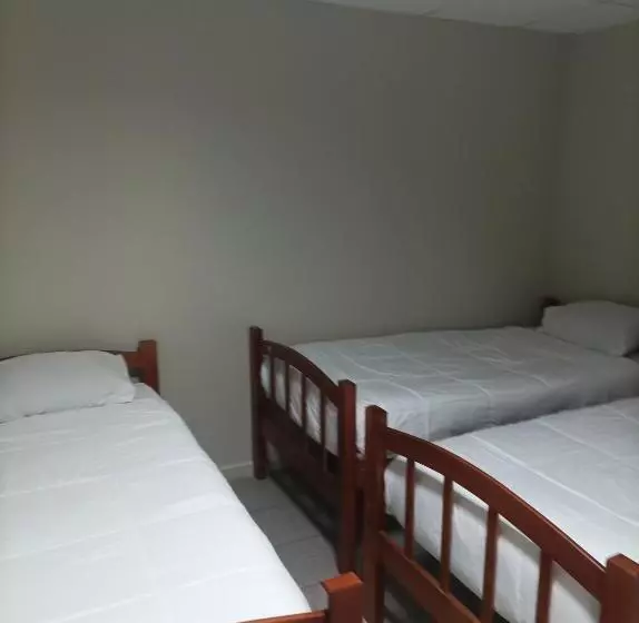 ペンション Hostal Lux