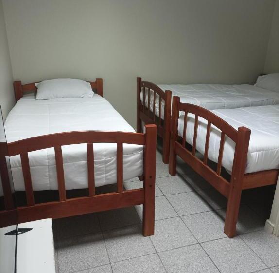 פנסיון Hostal Lux