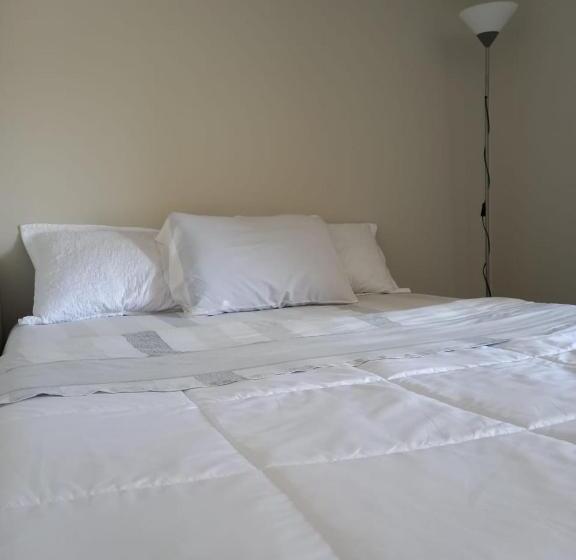 פנסיון Hostal Lux