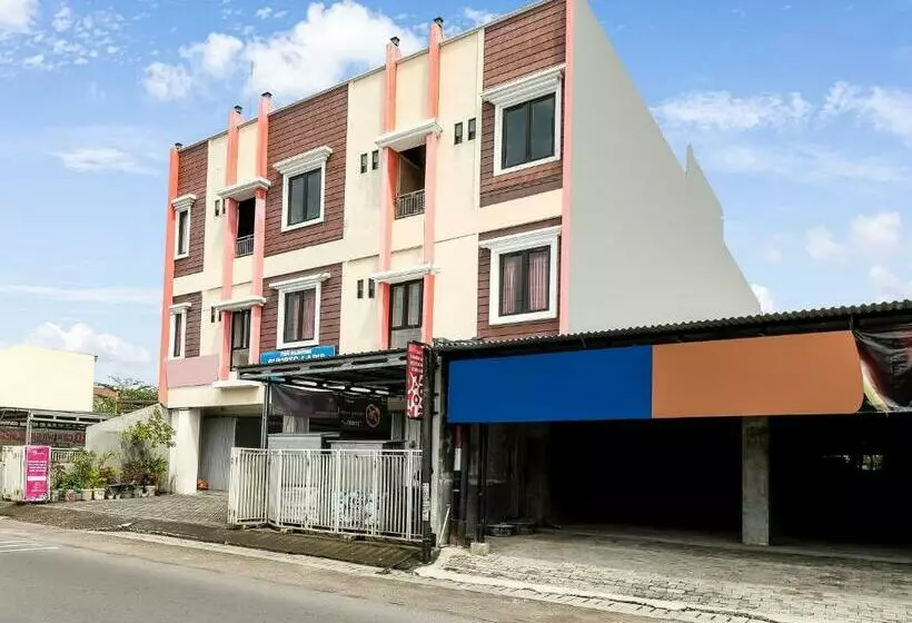 هتل Oyo 91075 Sambisari Residence Syariah