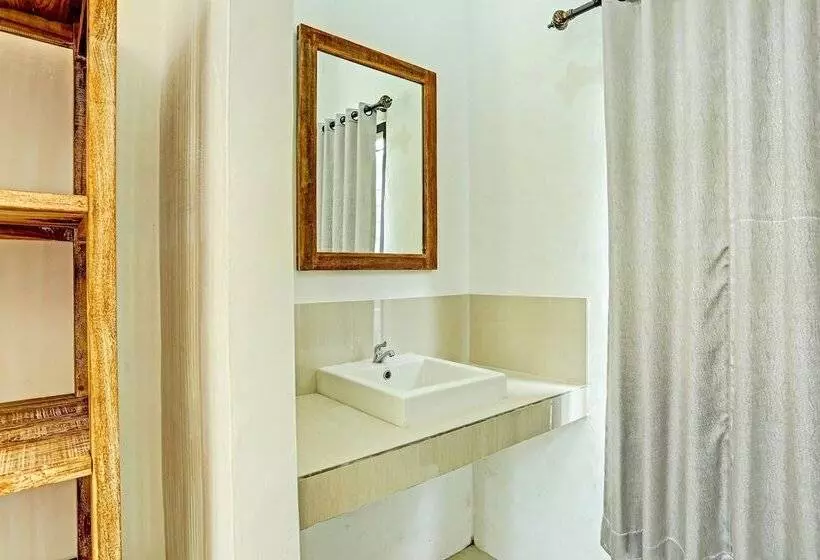 Hotelli Oyo 91123 Madhava 108