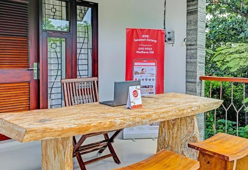 Hotelli Oyo 91123 Madhava 108