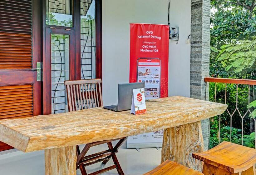 호텔 Oyo 91123 Madhava 108