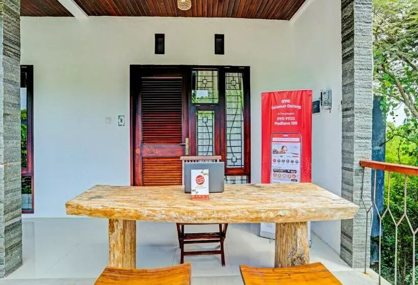 Hotelli Oyo 91123 Madhava 108