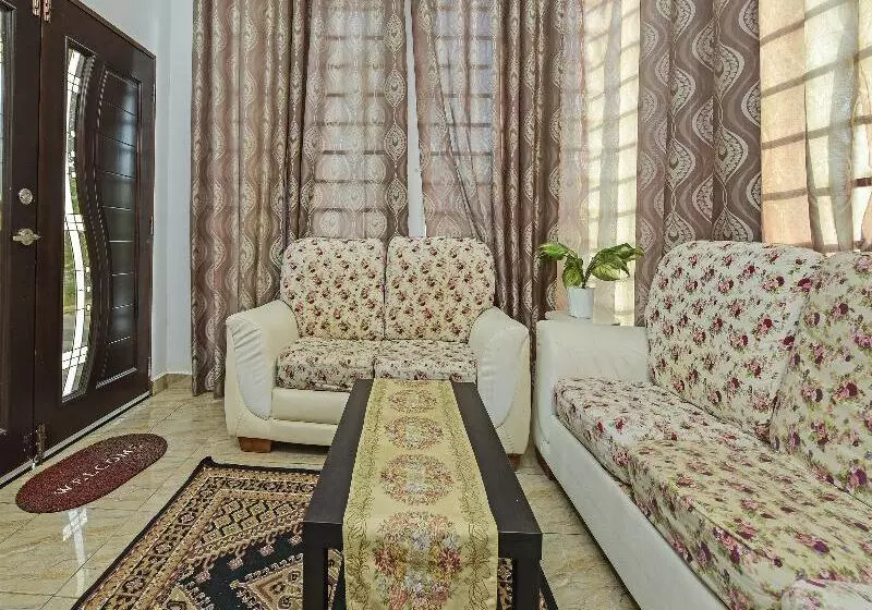 هتل Oyo Home 90496 Delima Homestay