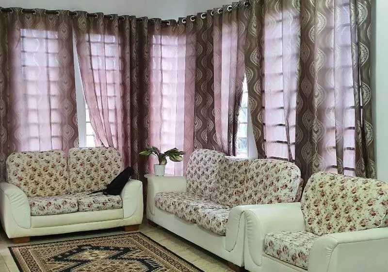 هتل Oyo Home 90496 Delima Homestay