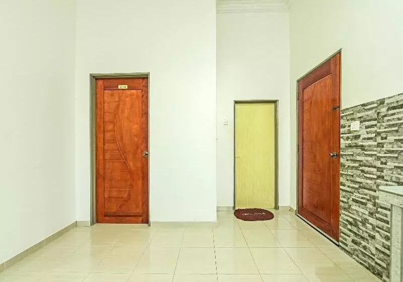 هتل Oyo Home 90496 Delima Homestay