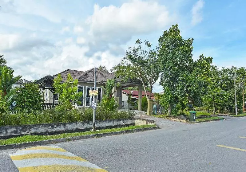 هتل Oyo Home 90496 Delima Homestay