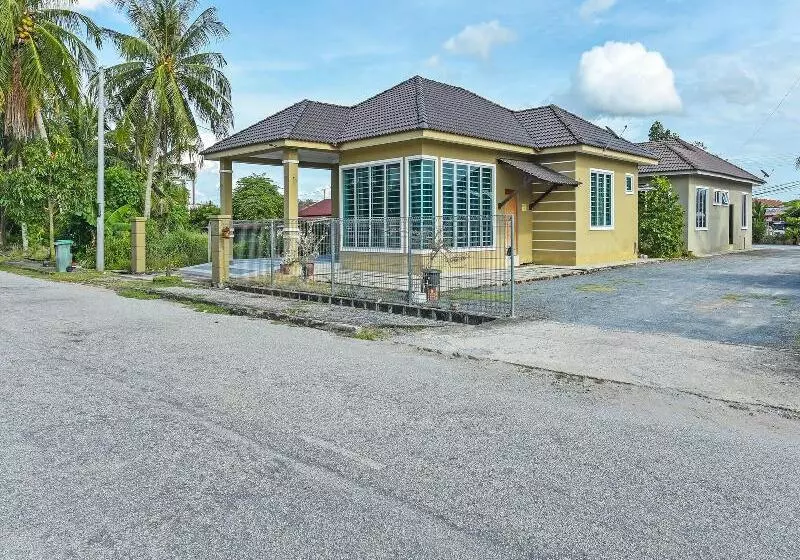 هتل Oyo Home 90496 Delima Homestay