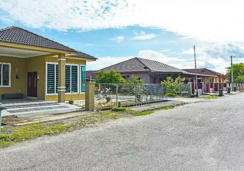 هتل Oyo Home 90496 Delima Homestay