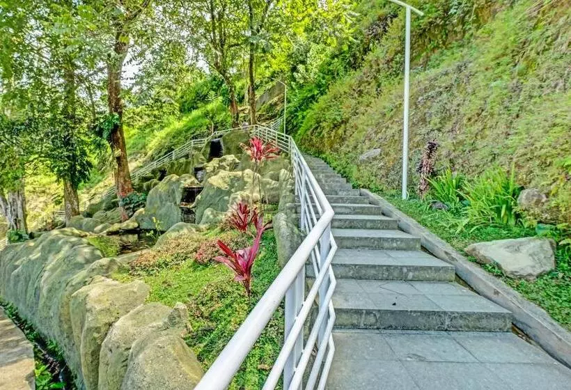 Hotelli Spot On 91095 Desa Wisata Conto