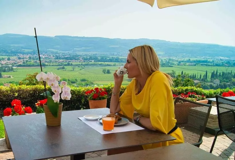 Hotelli Castrum Wine Relais