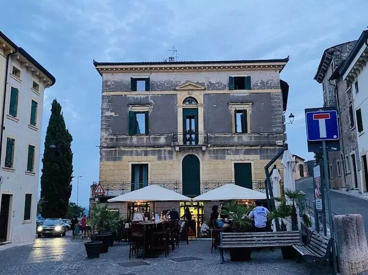 Hotelli Castrum Wine Relais