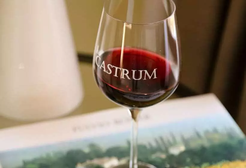 Hotelli Castrum Wine Relais