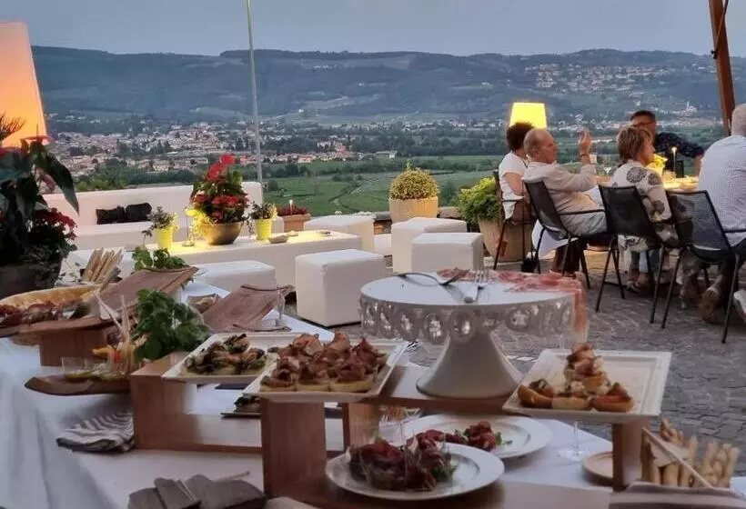 Hotelli Castrum Wine Relais