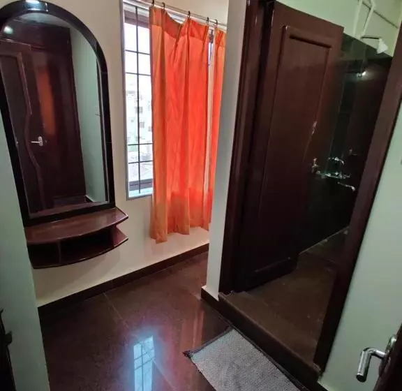 ホテル Gangavaram Residency