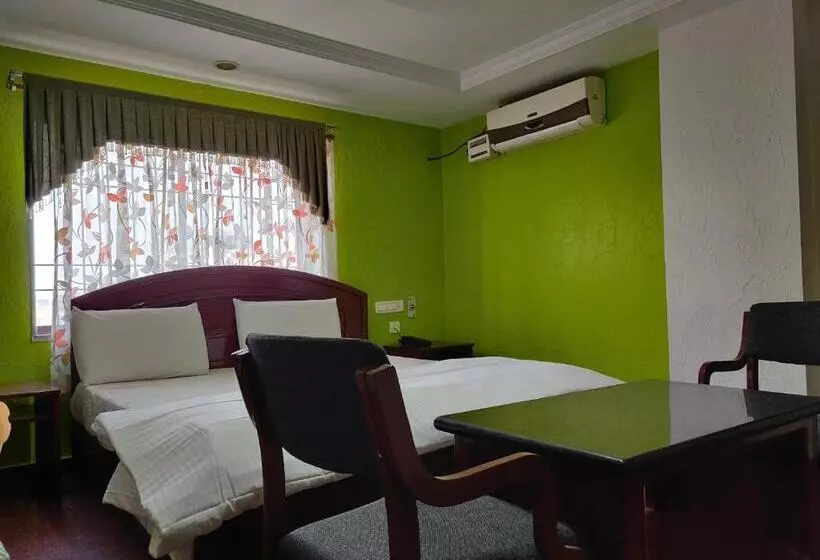 ホテル Gangavaram Residency