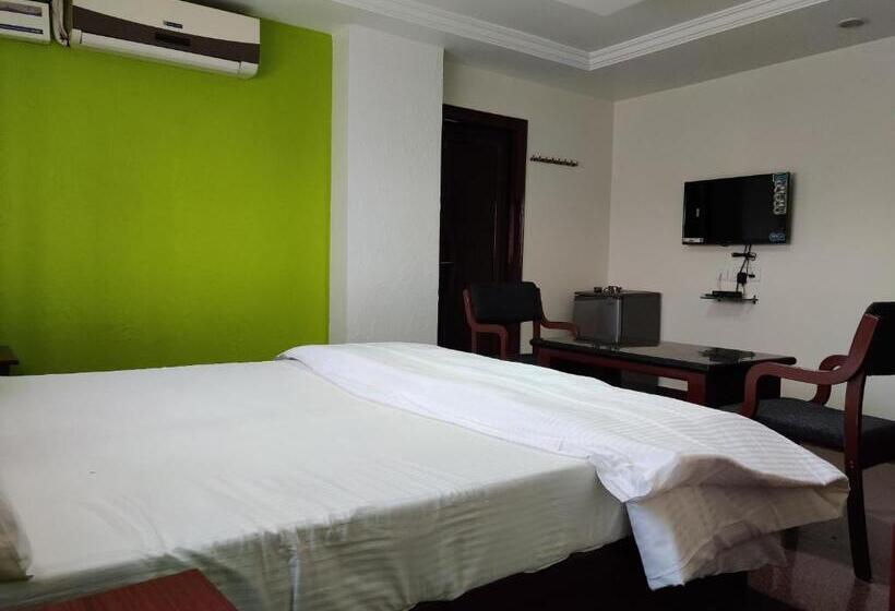 هتل Gangavaram Residency