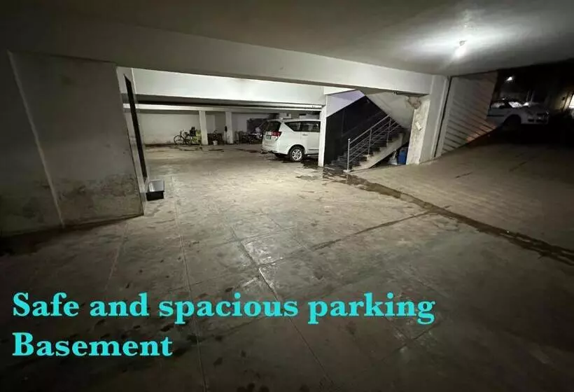 ホテル Gangavaram Residency