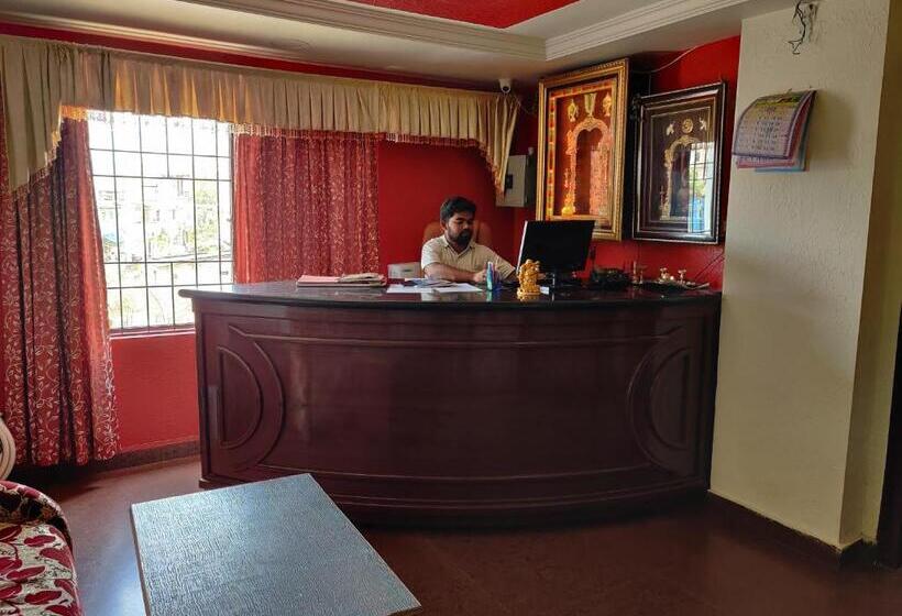 هتل Gangavaram Residency