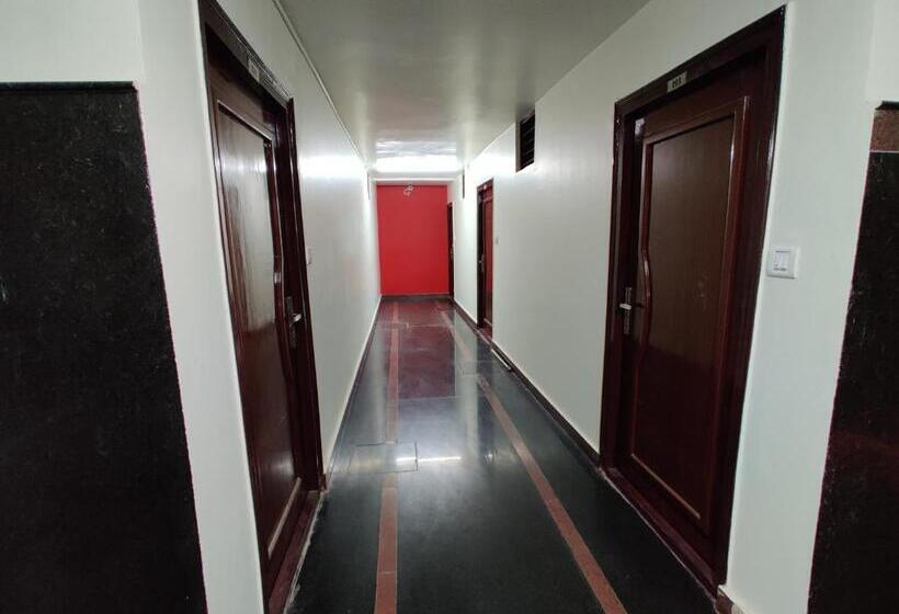 هتل Gangavaram Residency