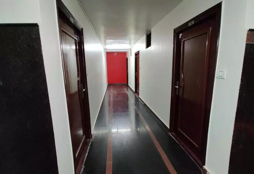 ホテル Gangavaram Residency