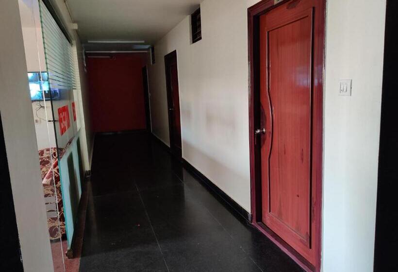 هتل Gangavaram Residency