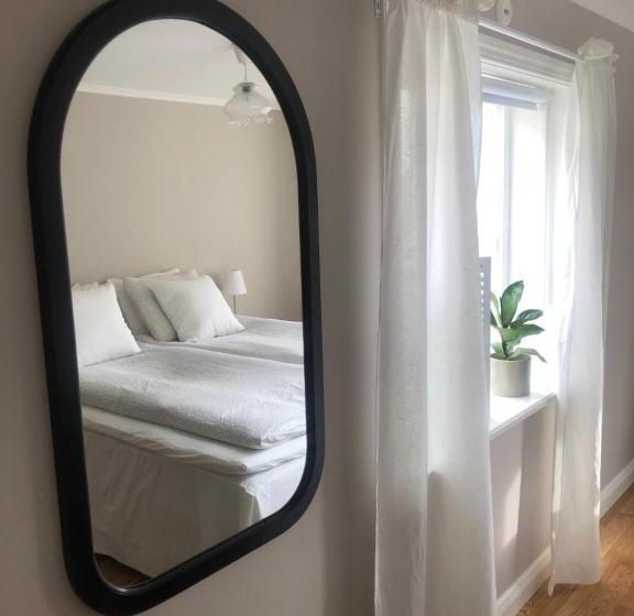 هاستل ångbåten New Buildt Double Rooms In The Center Of Gränna With Separate Entrance