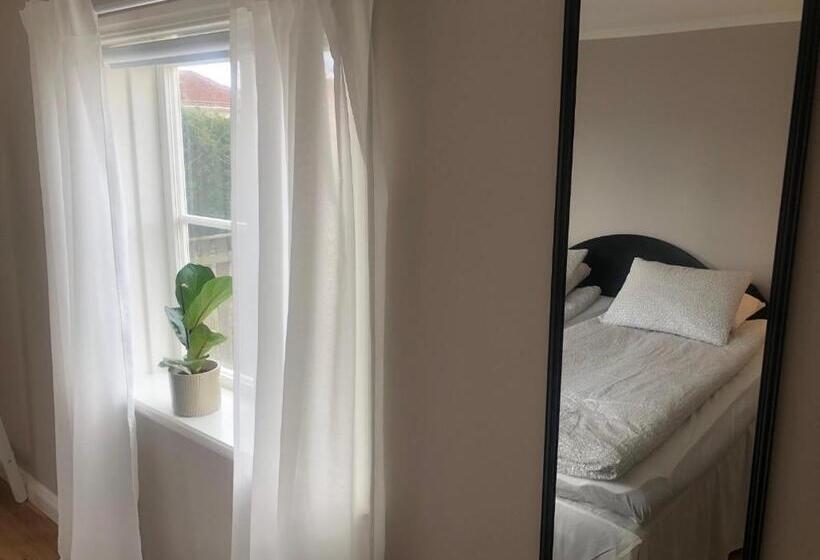 هاستل ångbåten New Buildt Double Rooms In The Center Of Gränna With Separate Entrance