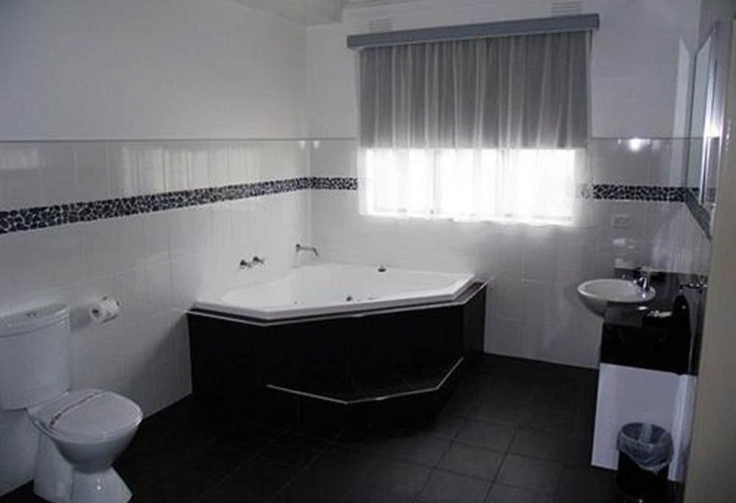 503 On Princes Drive Motel