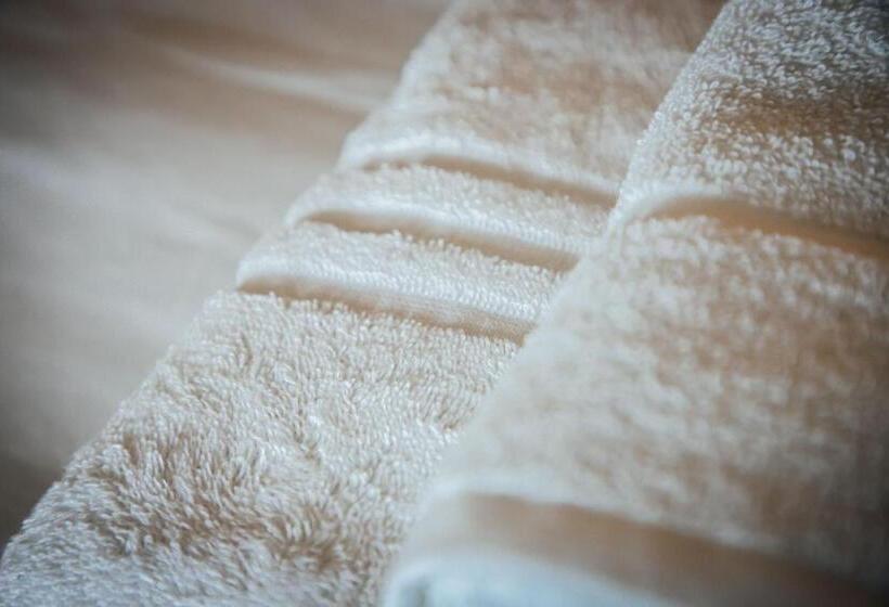 Отель Carmel House