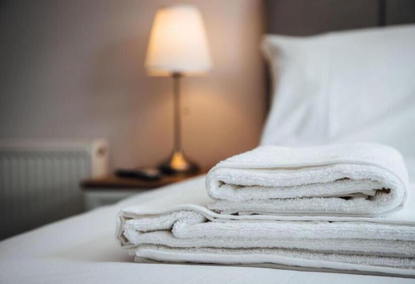 Отель Carmel House