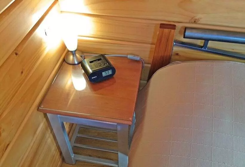 هتل Picton Campervan Park
