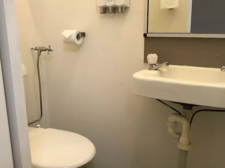 فندق على الطريق The Cubana Ballina