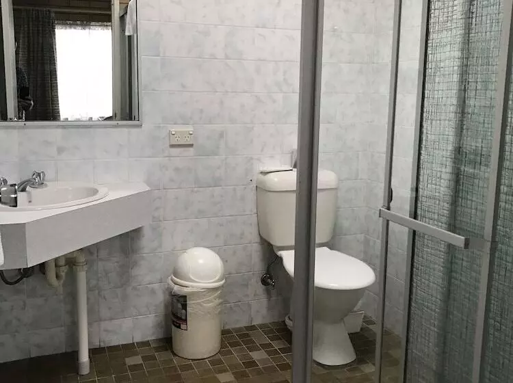 فندق على الطريق The Cubana Ballina