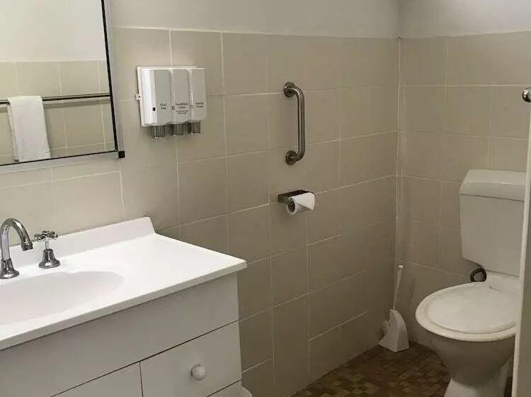 فندق على الطريق The Cubana Ballina