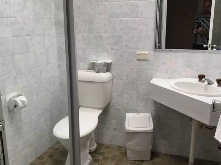 فندق على الطريق The Cubana Ballina