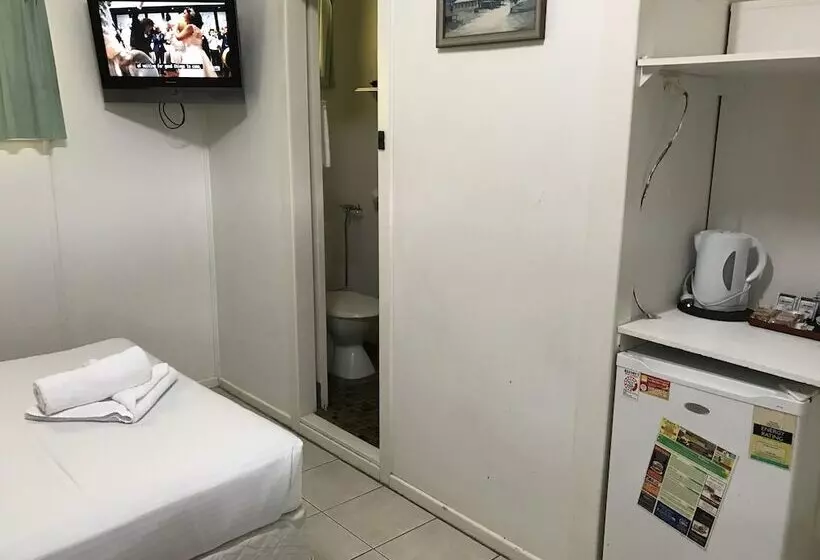 فندق على الطريق The Cubana Ballina