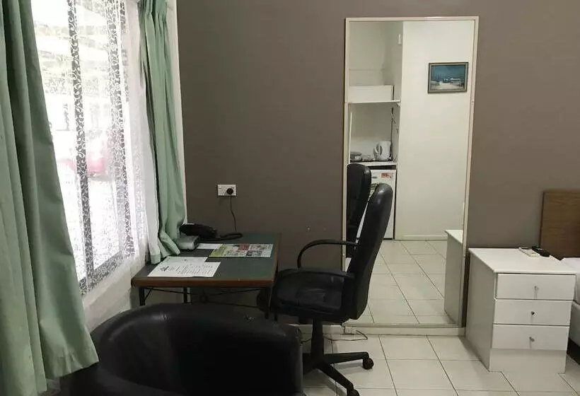 فندق على الطريق The Cubana Ballina