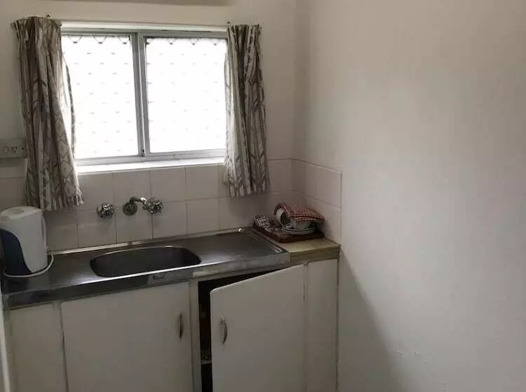 فندق على الطريق The Cubana Ballina